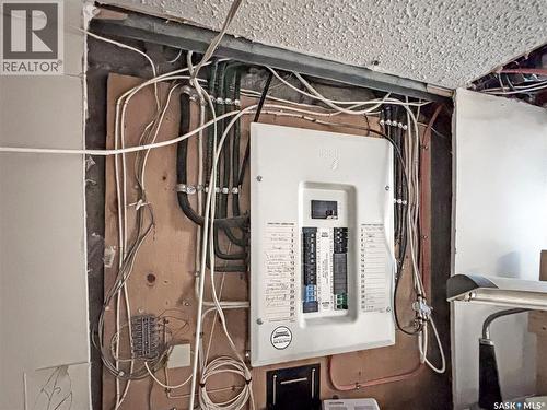 437 Douglas Crescent, Saskatoon, SK - Indoor Photo Showing Laundry Room