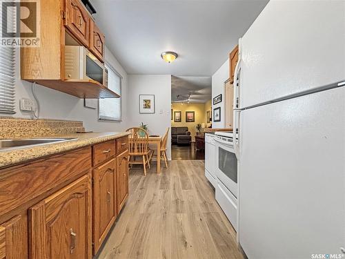 437 Douglas Crescent, Saskatoon, SK - Indoor Photo Showing Kitchen