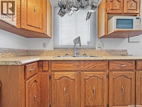 437 Douglas Crescent, Saskatoon, SK - Indoor Photo Showing Kitchen With Double Sink