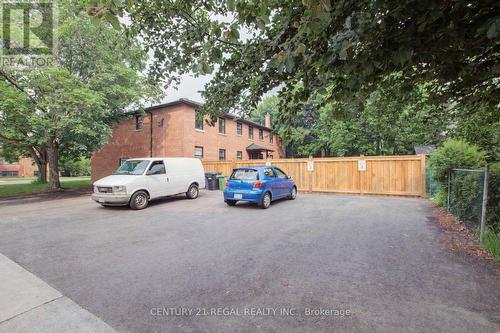 2127 Harris Crescent, Burlington, ON - Outdoor