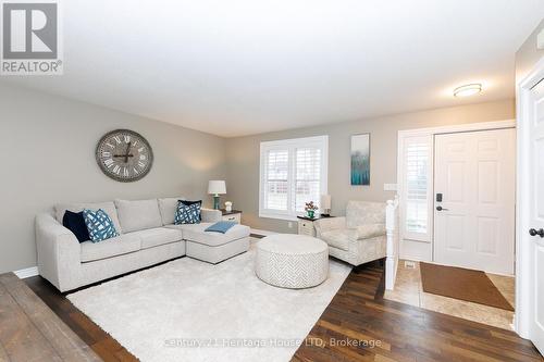 Living Room - 506 Murdock Avenue, Fort Erie (Lakeshore), ON - Indoor Photo Showing Living Room