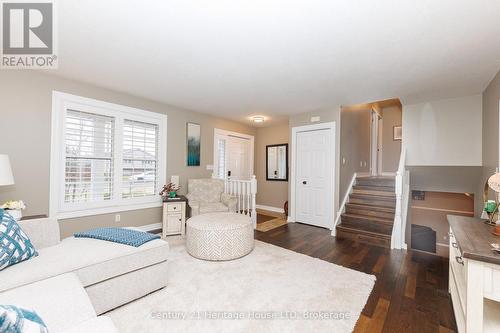 506 Murdock Avenue, Fort Erie (Lakeshore), ON - Indoor Photo Showing Living Room