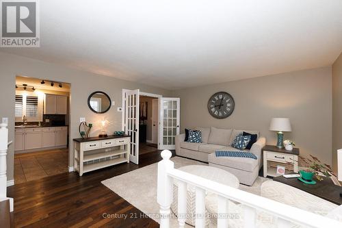 Living room, solid wood floors - 506 Murdock Avenue, Fort Erie (Lakeshore), ON - Indoor Photo Showing Living Room