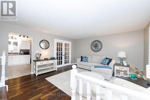 506 Murdock Avenue, Fort Erie (Lakeshore), ON - Indoor Photo Showing Living Room