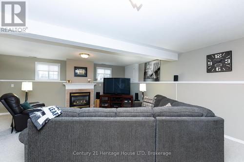 506 Murdock Avenue, Fort Erie (Lakeshore), ON - Indoor Photo Showing Other Room With Fireplace