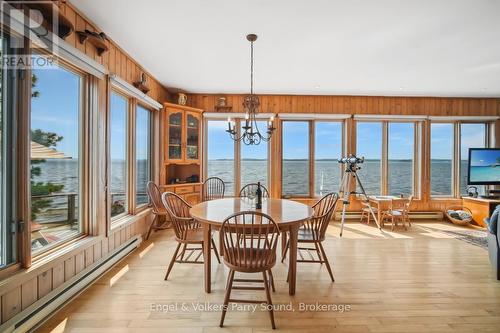 1 Three Tree Island, Mcdougall, ON - Indoor Photo Showing Dining Room