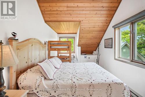 1 Three Tree Island, Mcdougall, ON - Indoor Photo Showing Bedroom