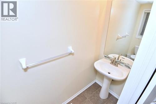 9 Lynch Crescent, Binbrook, ON - Indoor Photo Showing Bathroom