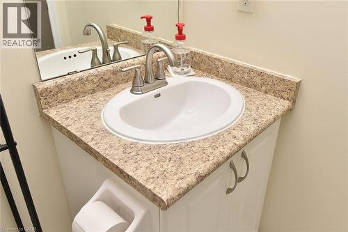 9 Lynch Crescent, Binbrook, ON - Indoor Photo Showing Bathroom