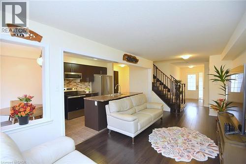 9 Lynch Crescent, Binbrook, ON - Indoor Photo Showing Living Room