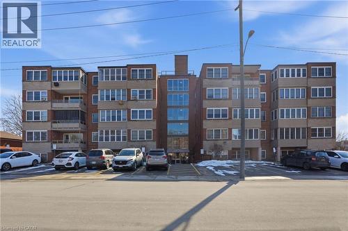 9 Grant Boulevard Unit# 106, Dundas, ON - Outdoor With Facade