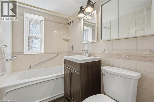 9 Grant Boulevard Unit# 106, Dundas, ON - Indoor Photo Showing Bathroom