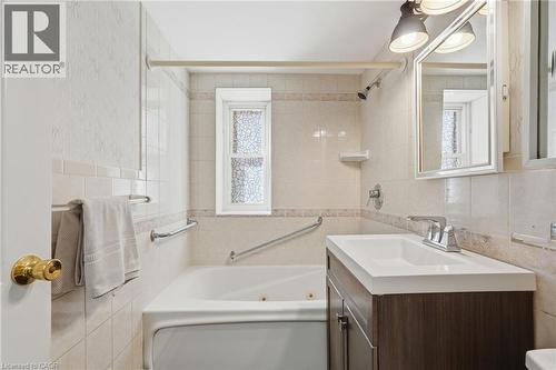 9 Grant Boulevard Unit# 106, Dundas, ON - Indoor Photo Showing Bathroom