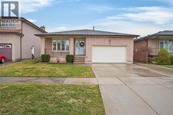 71 ELLINGTON Avenue Stoney Creek, ON L8E 3T5