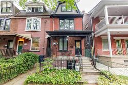204 ROXTON ROAD Toronto, ON M6J 2Y5
