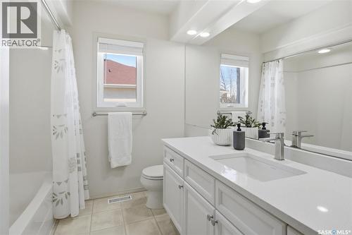 355 Chotem Terrace, Saskatoon, SK - Indoor Photo Showing Bathroom
