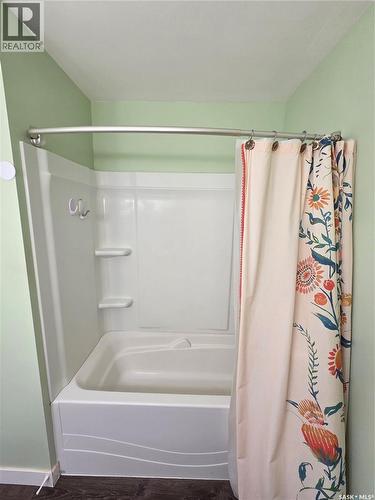 621 Mccall Street, Oxbow, SK - Indoor Photo Showing Bathroom