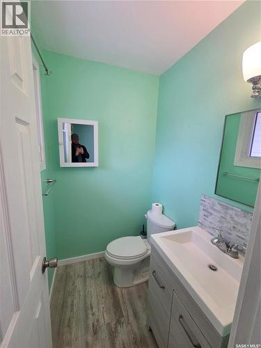 621 Mccall Street, Oxbow, SK - Indoor Photo Showing Bathroom