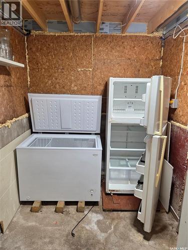 621 Mccall Street, Oxbow, SK - Indoor Photo Showing Laundry Room
