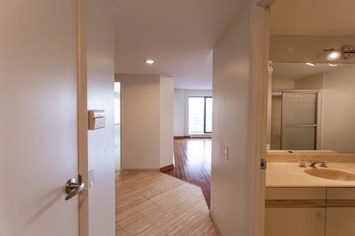 Hall d'entrée/Vestibule - 7C-6111 Av. Du Boisé, Montréal (Côte-Des-Neiges/Notre-Dame-De-Grâce), QC - Indoor Photo Showing Bathroom