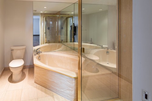 Salle de bains attenante à la CCP - 7C-6111 Av. Du Boisé, Montréal (Côte-Des-Neiges/Notre-Dame-De-Grâce), QC - Indoor Photo Showing Bathroom