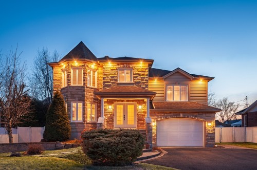 54 Rue Basile-Daigneault  Saint-Basile-Le-Grand, QC J3N 1S3