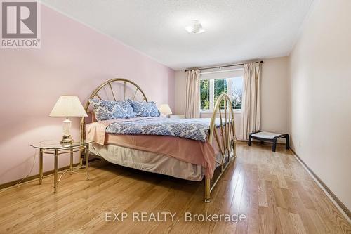 81 Southgate Crescent, Richmond Hill, ON - Indoor Photo Showing Bedroom