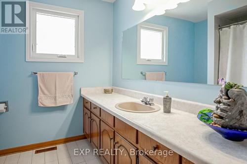 81 Southgate Crescent, Richmond Hill, ON - Indoor Photo Showing Bathroom