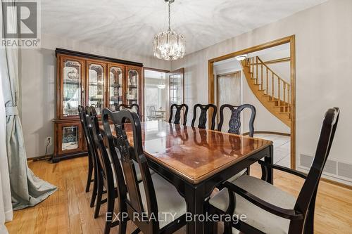 81 Southgate Crescent, Richmond Hill, ON - Indoor Photo Showing Dining Room