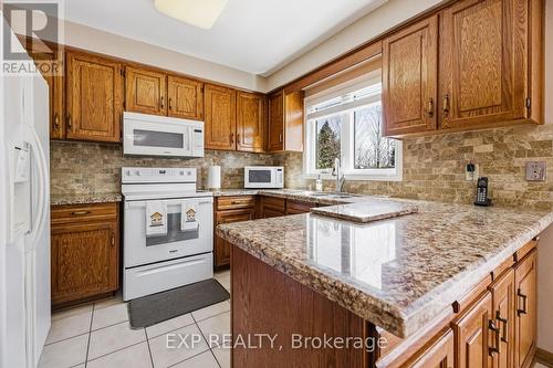 81 Southgate Crescent, Richmond Hill, ON - Indoor Photo Showing Kitchen
