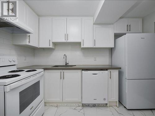 64 Copeman Crescent, Barrie, ON - Indoor Photo Showing Kitchen