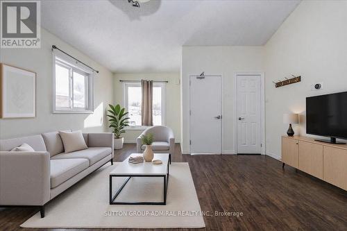 64 Copeman Crescent, Barrie, ON - Indoor Photo Showing Living Room