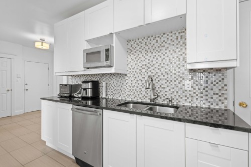 Cuisine - 7-5031 Rue Sherbrooke O., Montréal (Côte-Des-Neiges/Notre-Dame-De-Grâce), QC - Indoor Photo Showing Kitchen With Double Sink With Upgraded Kitchen