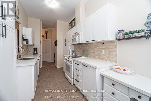 Ph03 - 7 Dayspring Circle, Brampton, ON - Indoor Photo Showing Kitchen