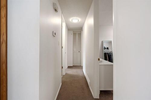 187 Reay Crescent, Winnipeg, MB - Indoor Photo Showing Other Room