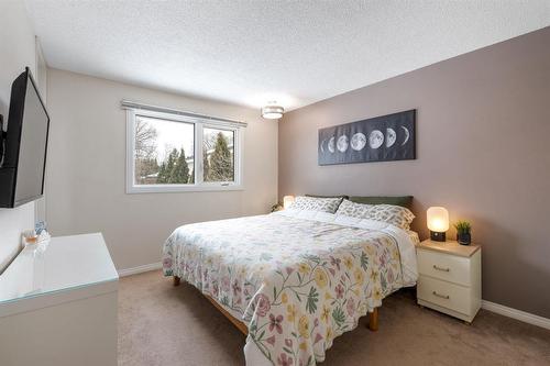 187 Reay Crescent, Winnipeg, MB - Indoor Photo Showing Bedroom