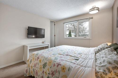 187 Reay Crescent, Winnipeg, MB - Indoor Photo Showing Bedroom
