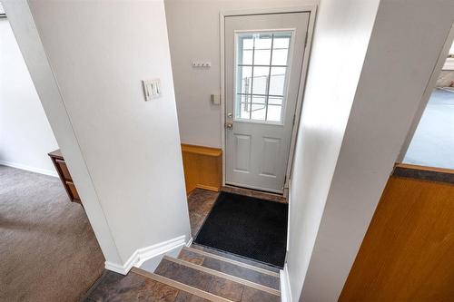187 Reay Crescent, Winnipeg, MB - Indoor Photo Showing Other Room