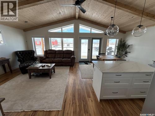 105 Prince Crescent, Fishing Lake, SK - Indoor Photo Showing Living Room