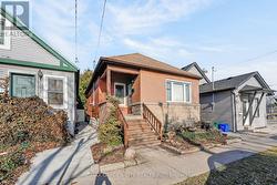 193 TRAGINA AVENUE N  Hamilton, ON L8H 5C7