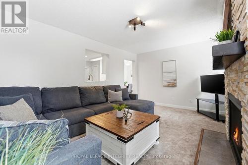 4 Adele Crescent, Ottawa, ON - Indoor Photo Showing Living Room
