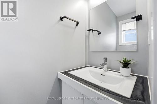 4 Adele Crescent, Ottawa, ON - Indoor Photo Showing Bathroom