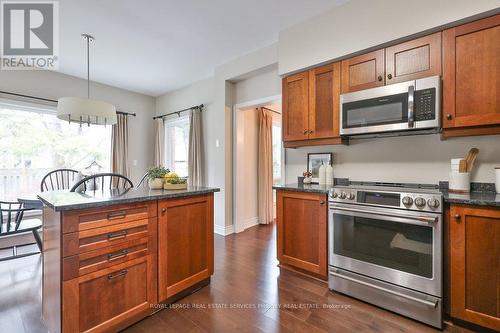 1962 Calgary Court, Mississauga, ON - Indoor Photo Showing Kitchen
