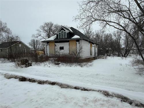 37 First Avenue, Lundar, MB 