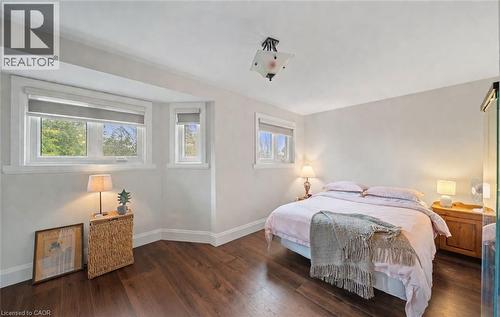 Bedroom featuring dark wood-style flooring and baseboards - 4516 Gullfoot Circle, Mississauga, ON - Indoor Photo Showing Bedroom