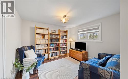 Living area featuring baseboards and wood finished floors - 4516 Gullfoot Circle, Mississauga, ON - Indoor