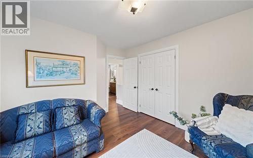 Living room featuring dark wood-type flooring - 4516 Gullfoot Circle, Mississauga, ON - Indoor