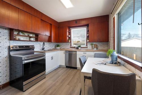 1083 Inkster Boulevard, Winnipeg, MB - Indoor Photo Showing Other Room