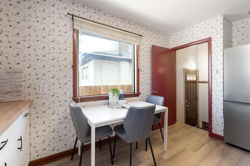 1083 Inkster Boulevard, Winnipeg, MB - Indoor Photo Showing Dining Room