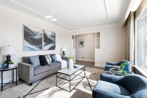 1083 Inkster Boulevard, Winnipeg, MB - Indoor Photo Showing Living Room